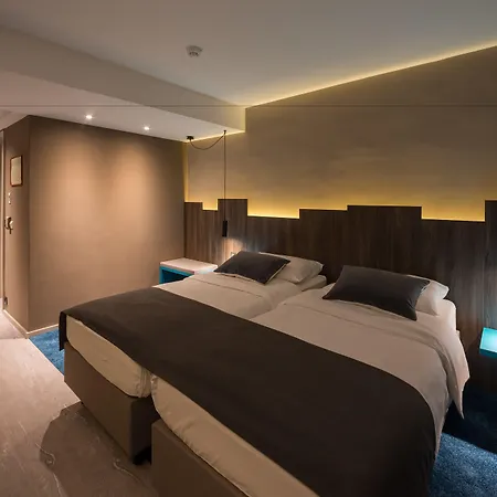 Hotel M